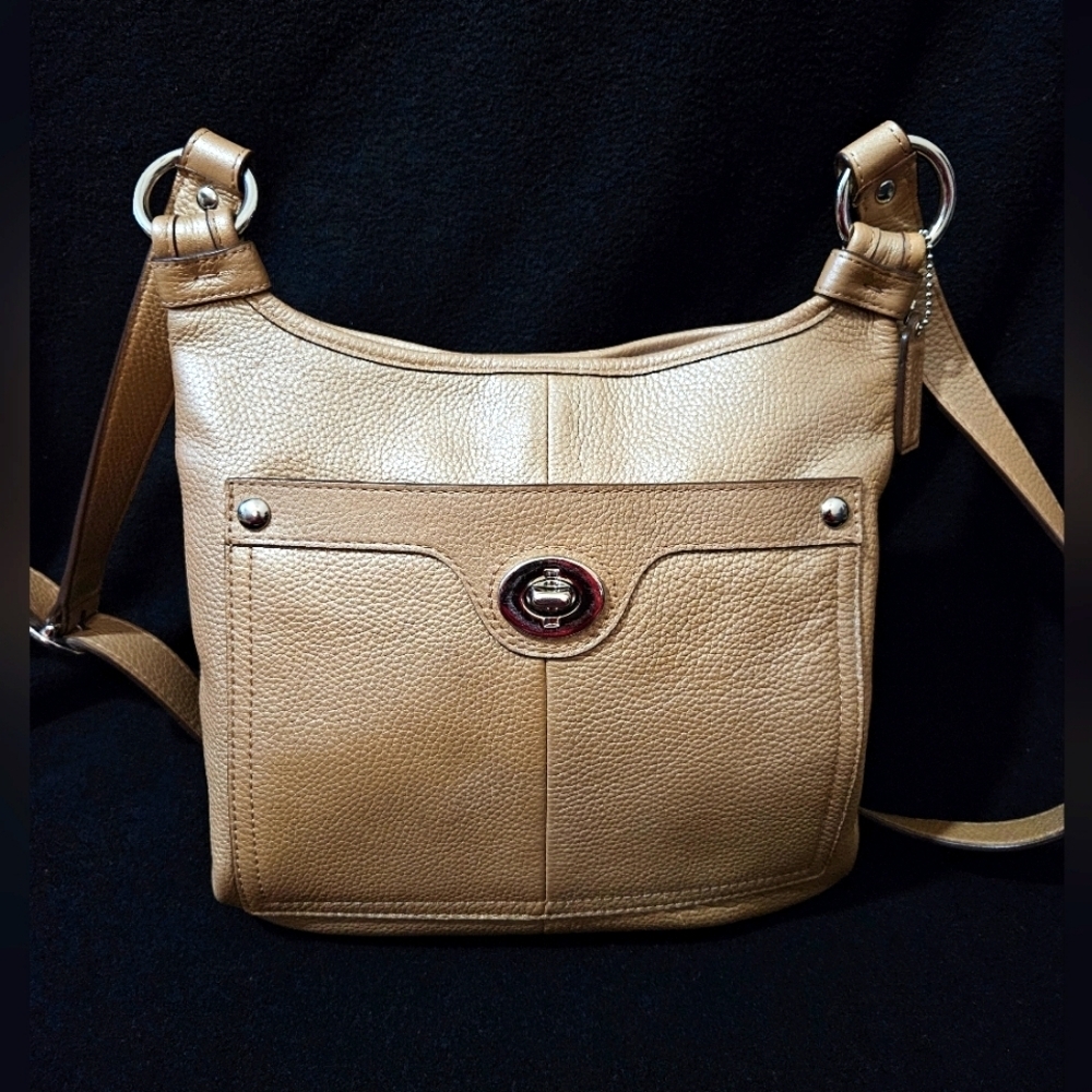 Coach Penelope Crossbody-Leather-Champagne color-F16533